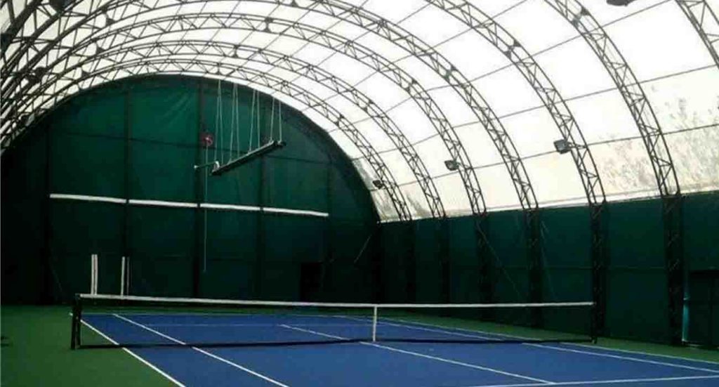 Coperture per campi da tennis: pressostrutture, coperture ad arco e tensostrutture sportive