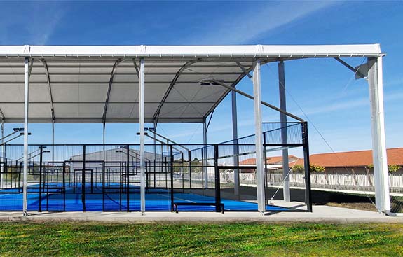 Coperture sportive, tensostrutture sportive, capannoni sportivi, coperture campi padel e coperture campi tennis